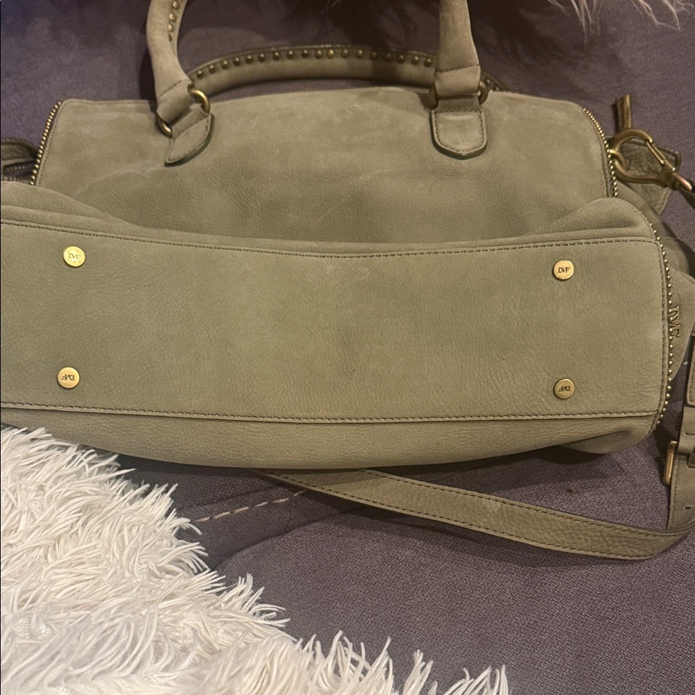 Diane Von Furstenberg. Elegant Army Green Handbag - Picture 7 of 10